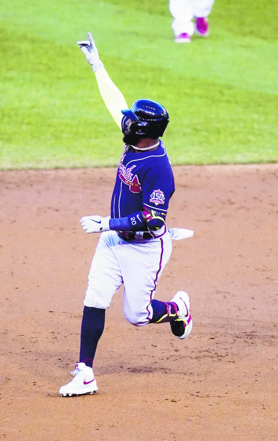 Marcell Ozuna conecta dos jonrones y establece un grand slam durante el triunfo de los Bravos