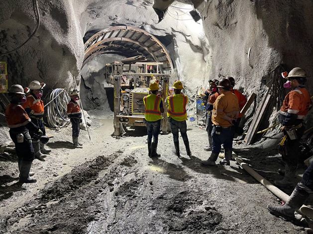 Obreros paran trabajos en mina Cerro Maim&oacute;n