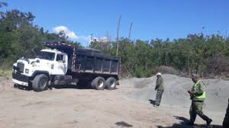 Ceara Hatton expone pol&iacute;tica de defensa a Las Dunas, Los Haitises y la Sierra de Bahoruco