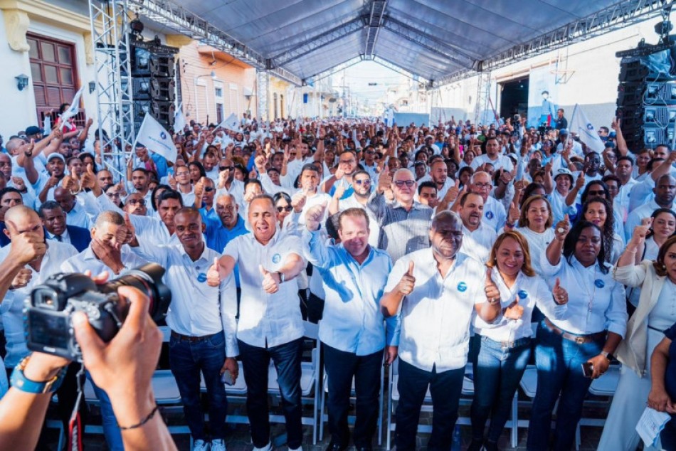 Dirigentes del PRM piden la reelección al presidente Abinader cuando entra a semana decisiva para decisión
