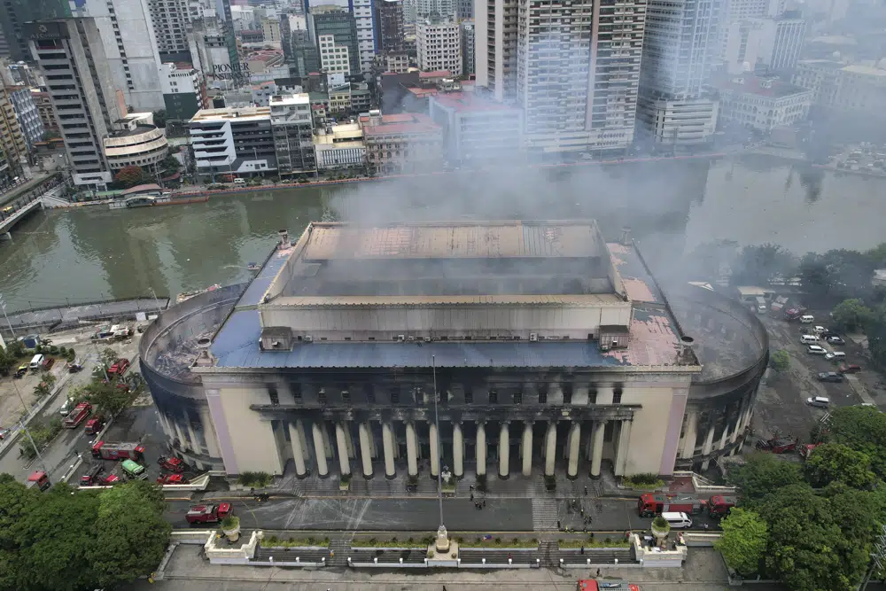 Se produce un incendio que destruye la oficina principal de correos en Manila, Filipinas  