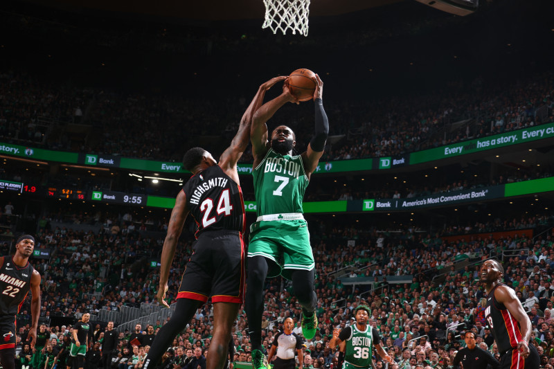 Los Celtics de Boston dominan al Heat y obligan sexto juego