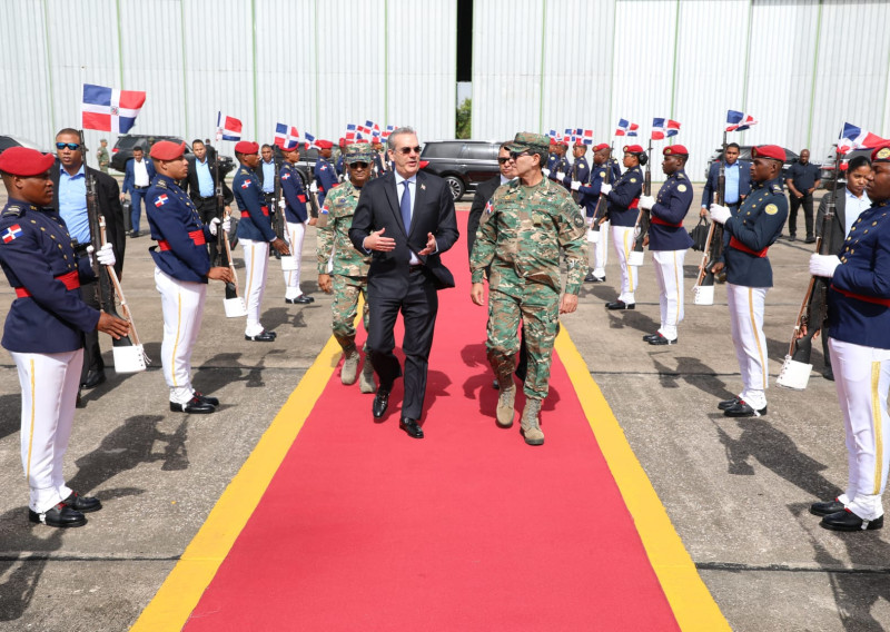 Luis Abinader viaja hacia las Bahamas para participar en la reuni&oacute;n de Caricom