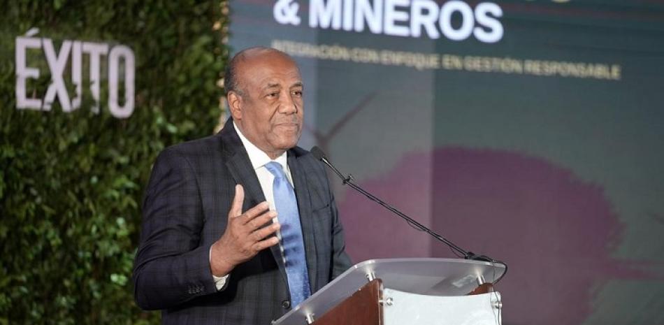 Ministro Almonte asegura que las energ&iacute;as renovables avanzan a ritmo acelerado