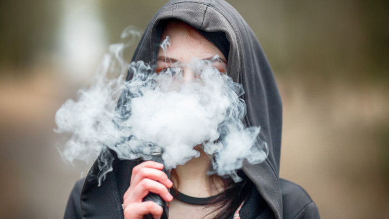 Senado aprueba el proyecto de ley para evitar el uso de los vapes en las escuelas 