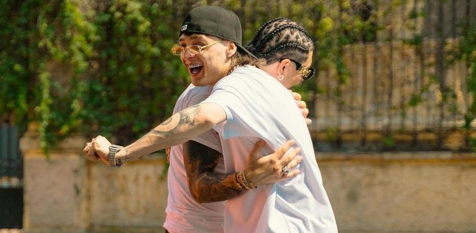 Peso Pluma reguetón "Quema" en colaboración con el colombiano Ryan Castro