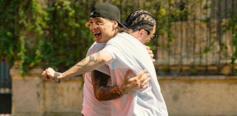 Peso Pluma reguet&oacute;n "Quema" en colaboraci&oacute;n con el colombiano Ryan Castro