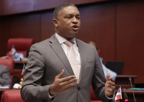 Yv&aacute;n Lorenzo apoya los aportes del PLD de la Rep&uacute;blica Dominicana
