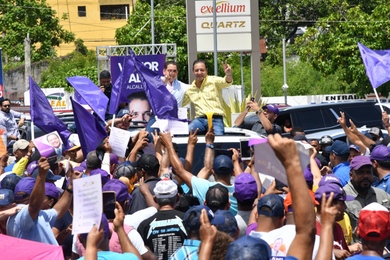 Abel Mart&iacute;nez realiza marcha por la regi&oacute;n del Cibao