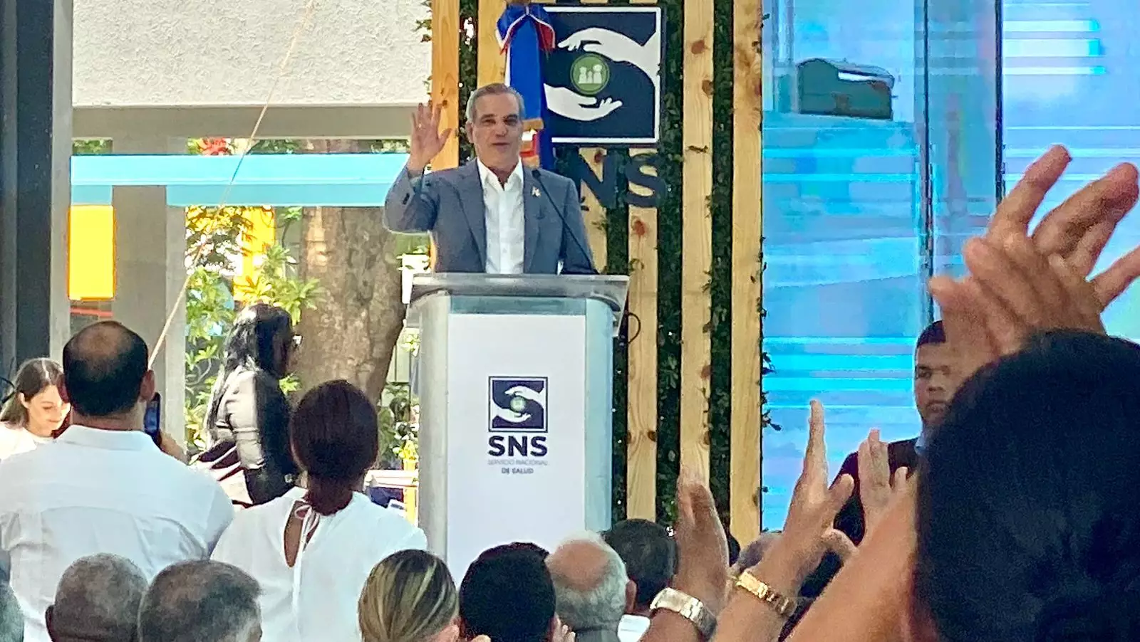 Abinader entrega unidad materno infantil en el Marcelino V&eacute;lez