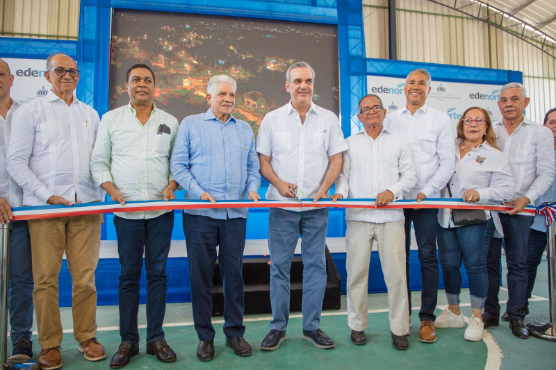 Abinader y la vice inauguraron ayer 11 obras en el Cibao Central