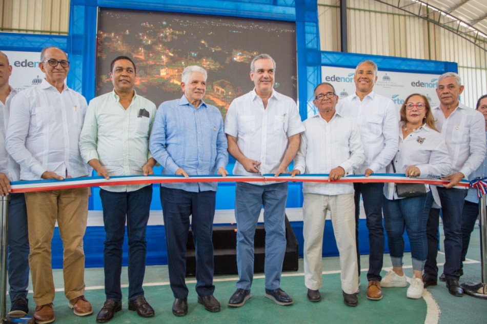 Abinader y la vice inauguraron ayer 11 obras en el Cibao Central