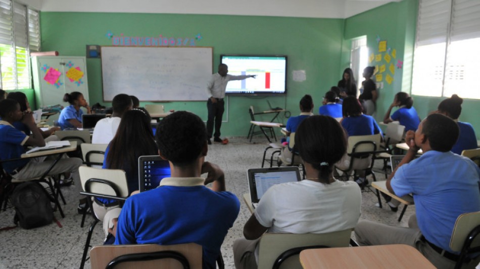 Inicia el nuevo año escolar entre dificultades