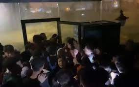 Cientos de personas en Turqu&iacute;a quedan atrapadas en biblioteca por fuertes inundaciones