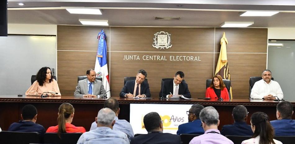 JCE y CAPEL firman convenio para auditoría software que se utilizará en las elecciones