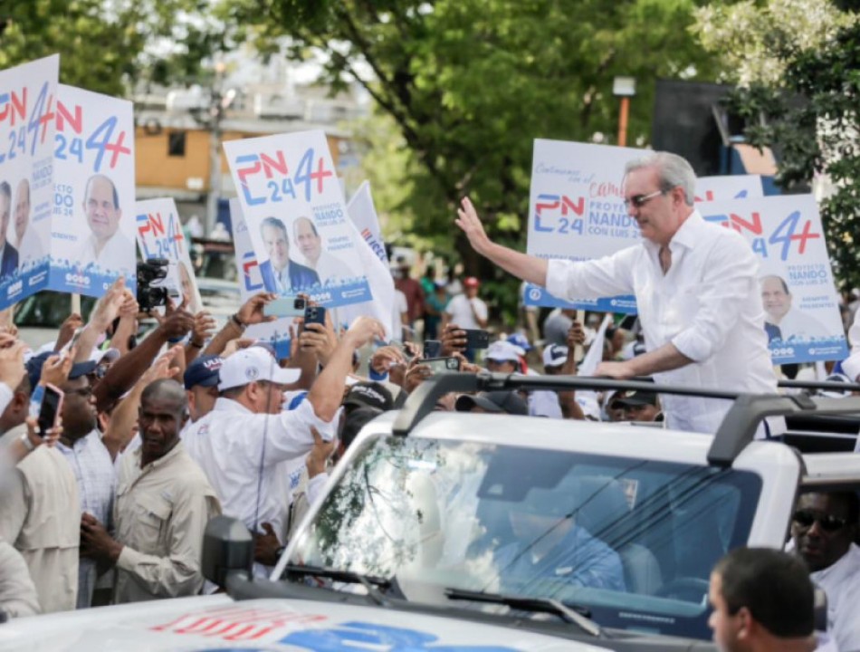 Abinader encabeza caravana con candidatos de Sabana Larga y San Jos&eacute; de Ocoa