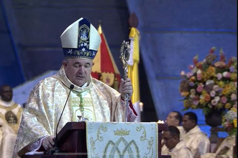 Nuncio apost&oacute;lico invita a orar bajo la mirada de Dios 