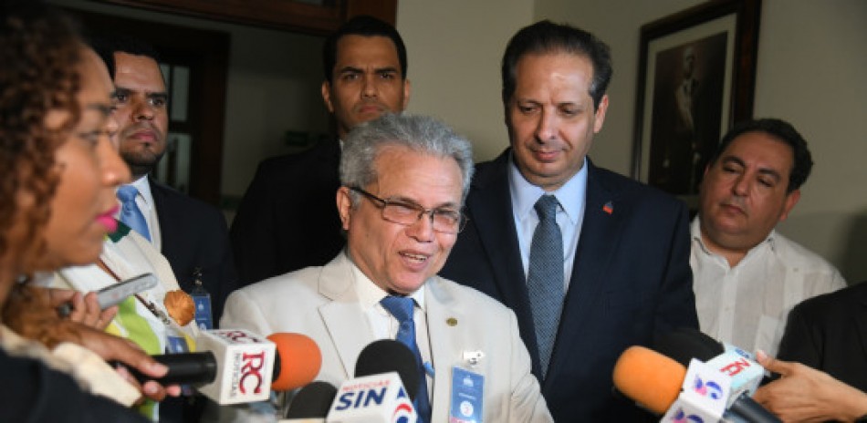 M&eacute;dicos piden un incremento salarial y mejoras del seguro