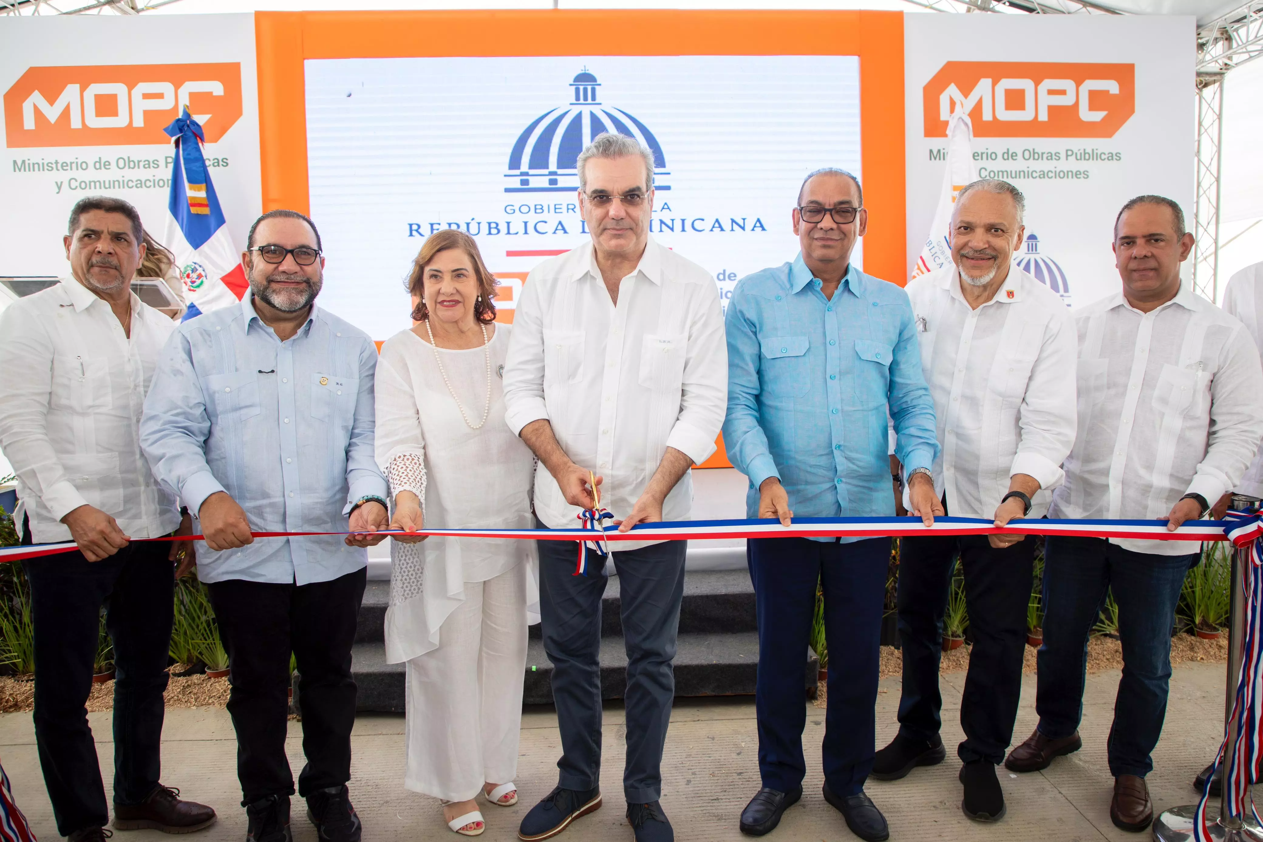 Presidente Luis Abinader entrega reconstruido el Mercado Municipal de La Vega tras ocho a&ntilde;os de haber sido destruido por incendio