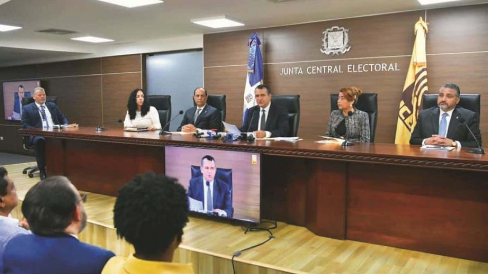 El Senado elige comisi&oacute;n que escoger&aacute; a los miembros de la JCE