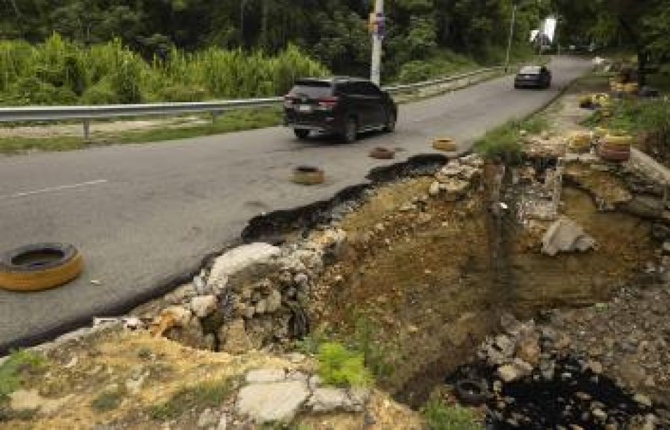 Obras Públicas corrige deterioro en avenida antigua Miguel Barceló