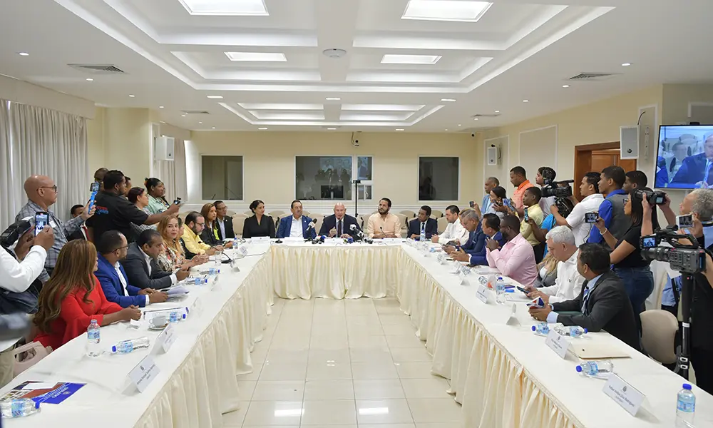 Comisi&oacute;n reforma constitucional se re&uacute;ne hoy con juristas