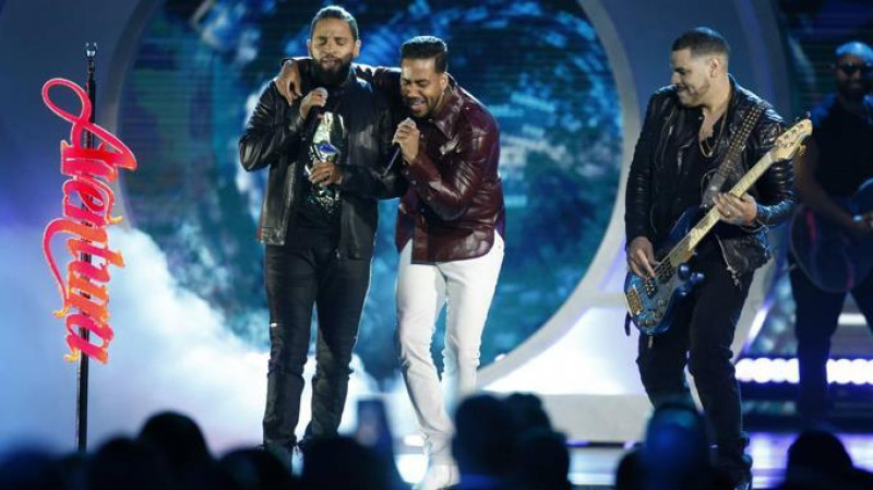 Aventura logra puesto n&uacute;mero 1 en iTunes con el sencillo "Brindo con agua"