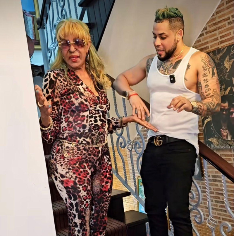 Fefita La Grande se realiza un nuevo tatuaje a los 80 a&ntilde;os