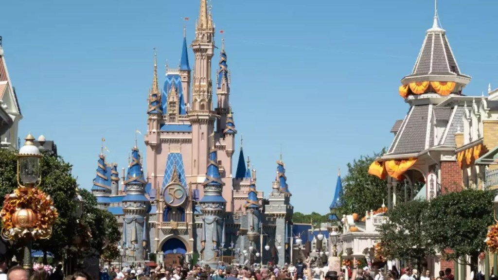 Disney World reabre sus parques tem&aacute;ticos de Florida, tras el paso de hurac&aacute;n Milton