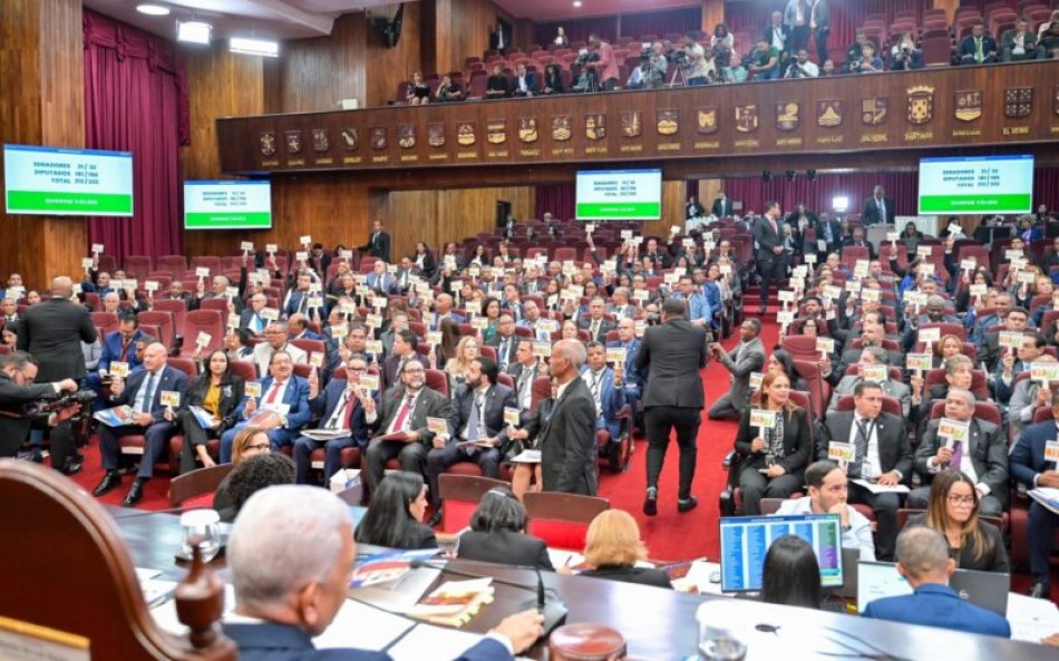 Asamblea Nacional aprueba en segunda lectura la Constituci&oacute;n