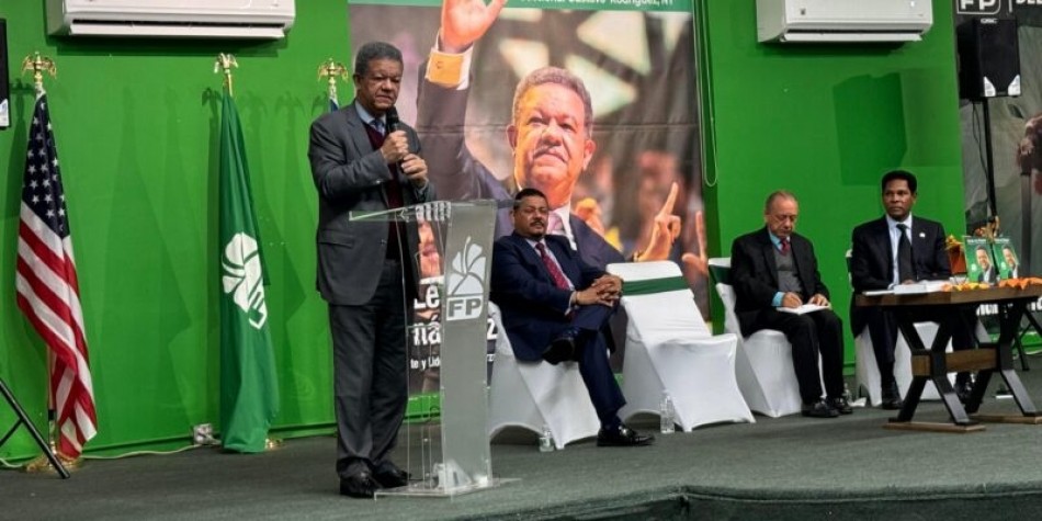 Leonel Fern&aacute;ndez presenta libro en NY sobre Fuerza del Pueblo