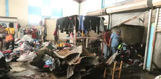 Incendio en segundo nivel del mercado fronterizo en Dajab&oacute;n