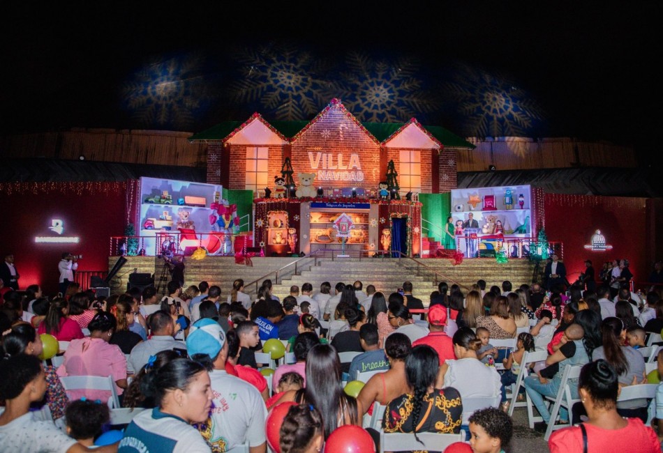 Miles de familias disfrutan del ambiente de «Villa Navidad» en el centro Olímpico