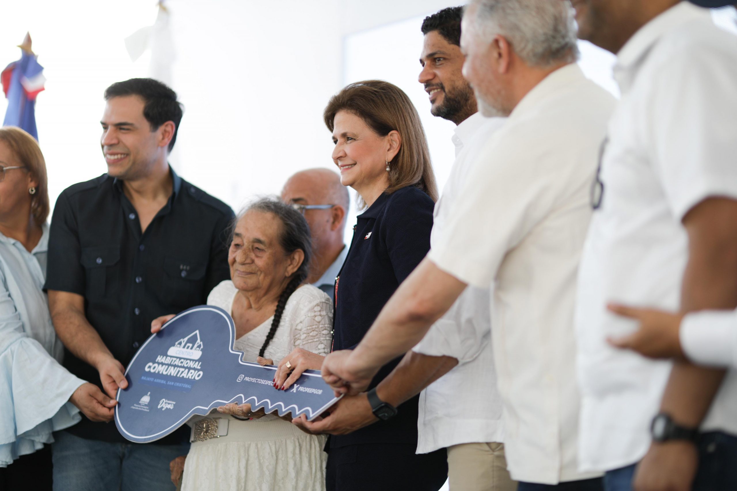 Gobierno entrega 50 viviendas a damnificados en San Crist&oacute;bal  tras el paso del hurac&aacute;n George en 1998