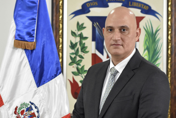 Renuncia el ministro de Econom&iacute;a RD, P&aacute;vel Isa Contreras
