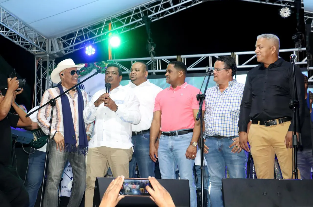 Alcald&iacute;a de Los Alcarrizos celebra multitudinaria fiesta navide&ntilde;a con el pueblo