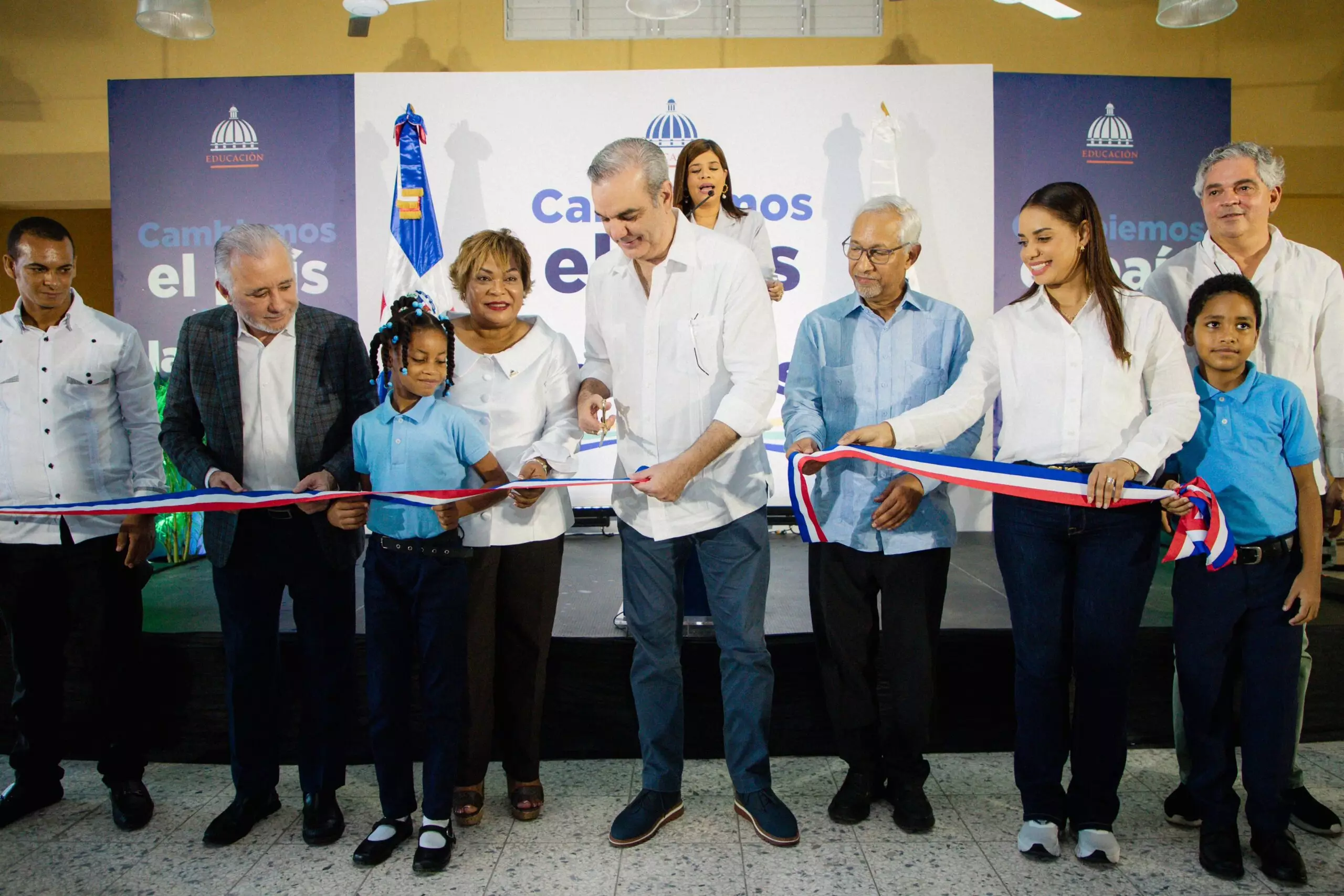 Presidente Luis Abinader entrega dos escuelas y un CAIPI en SDN