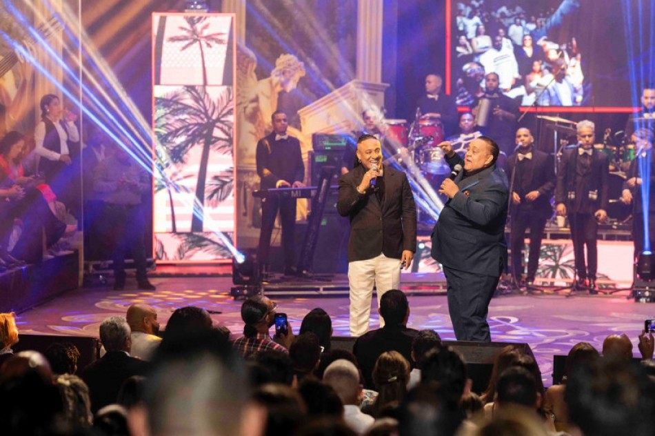 Krisspy re&uacute;ne una docena de colegas merengueros en su espect&aacute;culo en el Gran Teatro del Cibao