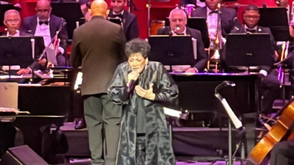 La Sophy regala una noche sinf&oacute;nica y de canciones nost&aacute;lgicas a su fanaticada dominicana
