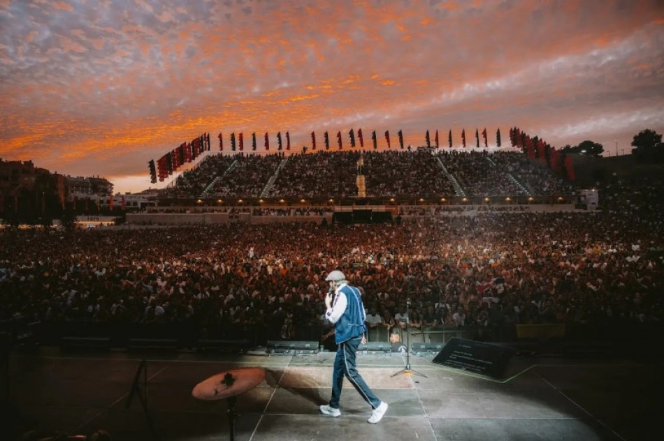 Juan Luis Guerra concluye gira por Espa&ntilde;a, suma 150 mil personas