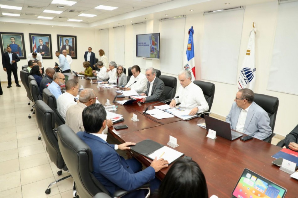 Ministro de Educación utilizará aulas móviles para el nuevo año escolar