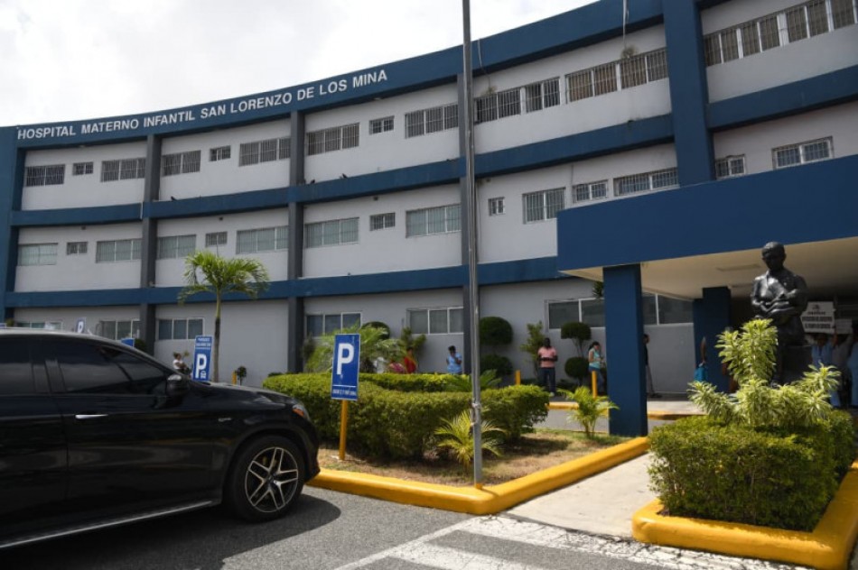 Las enfermeras paran sus labores en demanda de que el Gobierno cumpla con acuerdos firmados