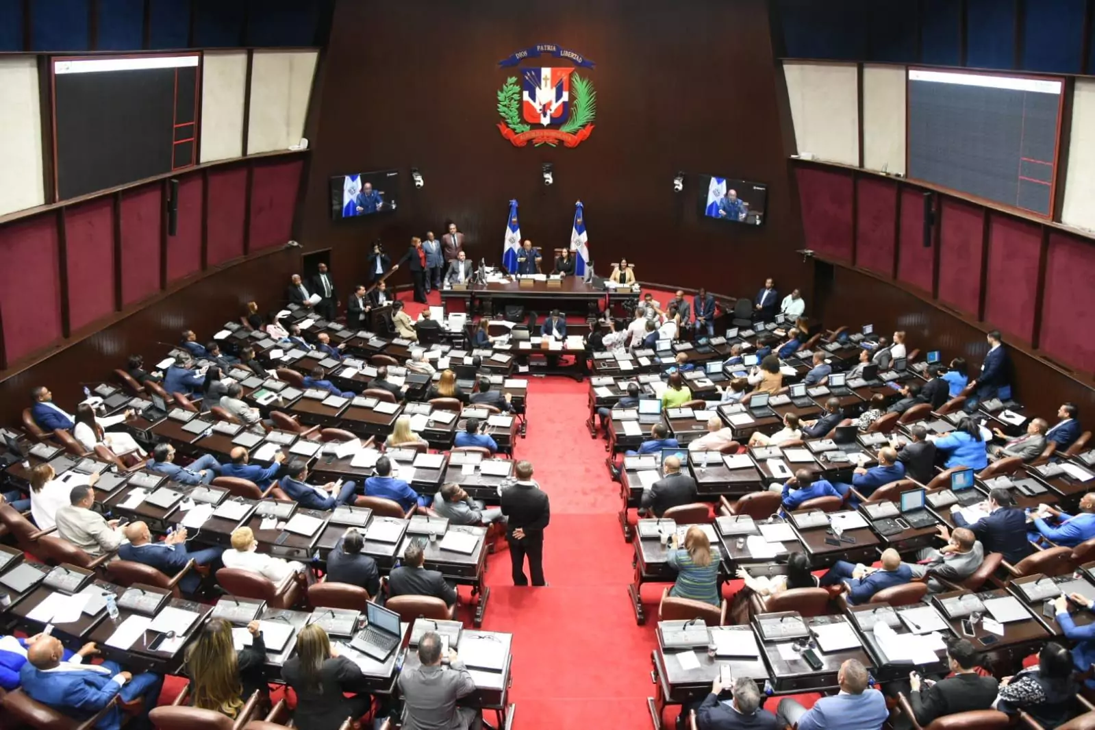 Diputados aprueban emisi&oacute;n de bonos por m&aacute;s de 360 mil millones de pesos para deuda p&uacute;blica