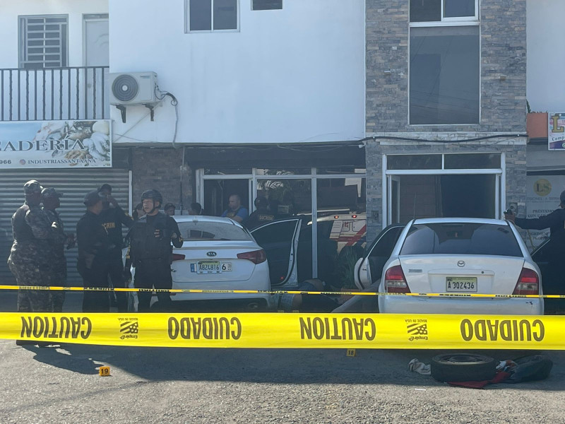Suspenden a polic&iacute;as involucrados en muerte de cinco hombres en Santiago