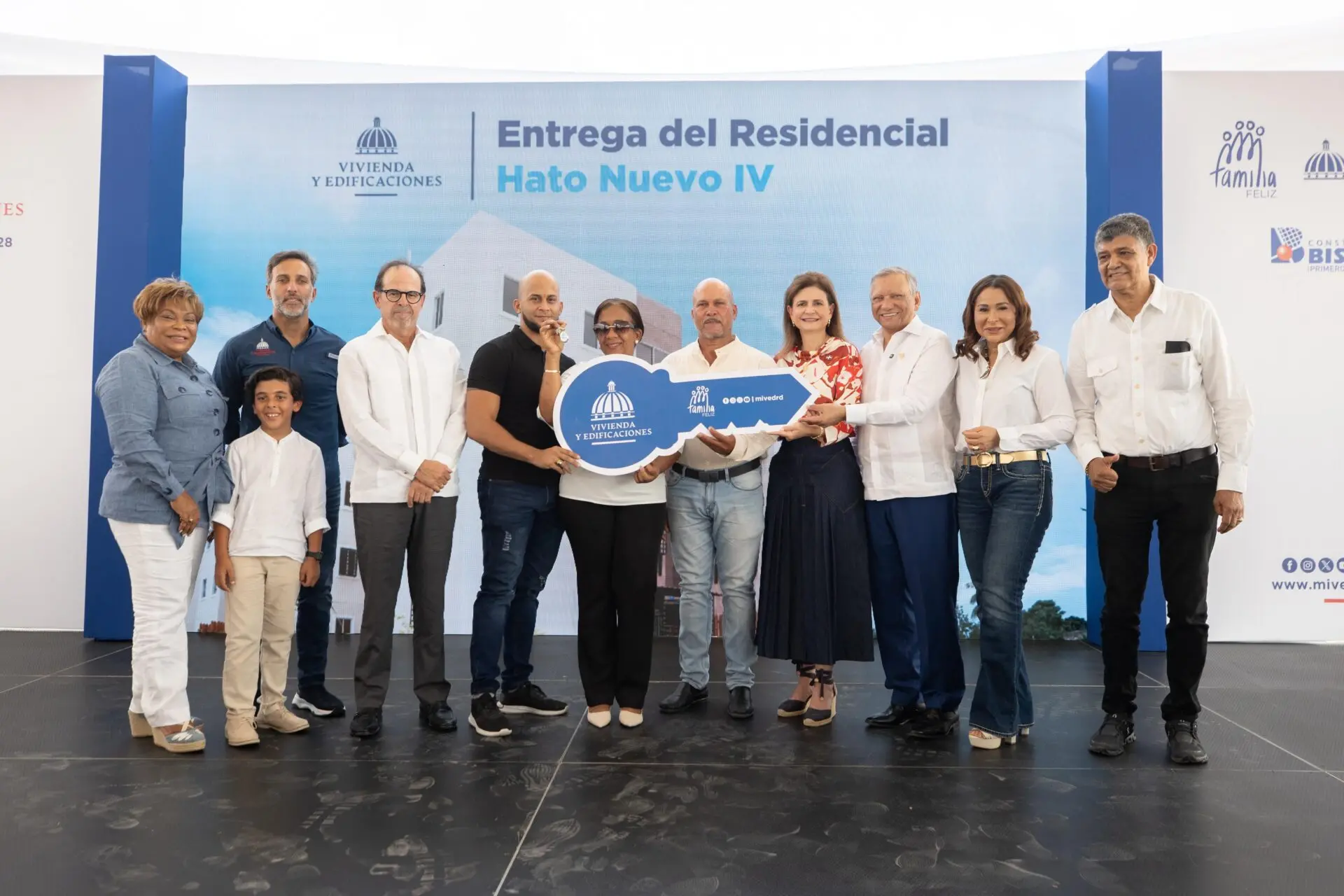Raquel Pe&ntilde;a entrega de 608 nuevas viviendas e inaugura escuelas del Gran Santo Domingo