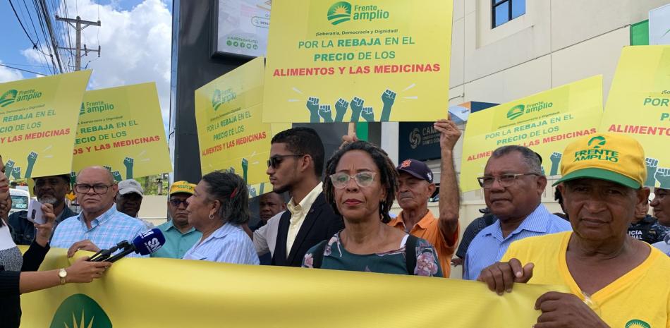 Frente Amplio protesta por irregularidades en Senasa