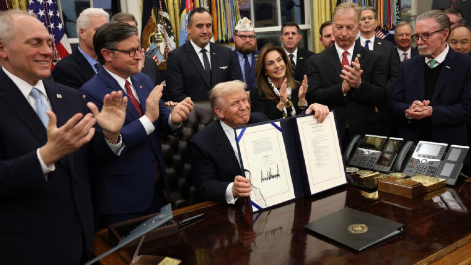 Trump firma la ley que pone fin al histórico cierre del Gobierno de Estados Unidos