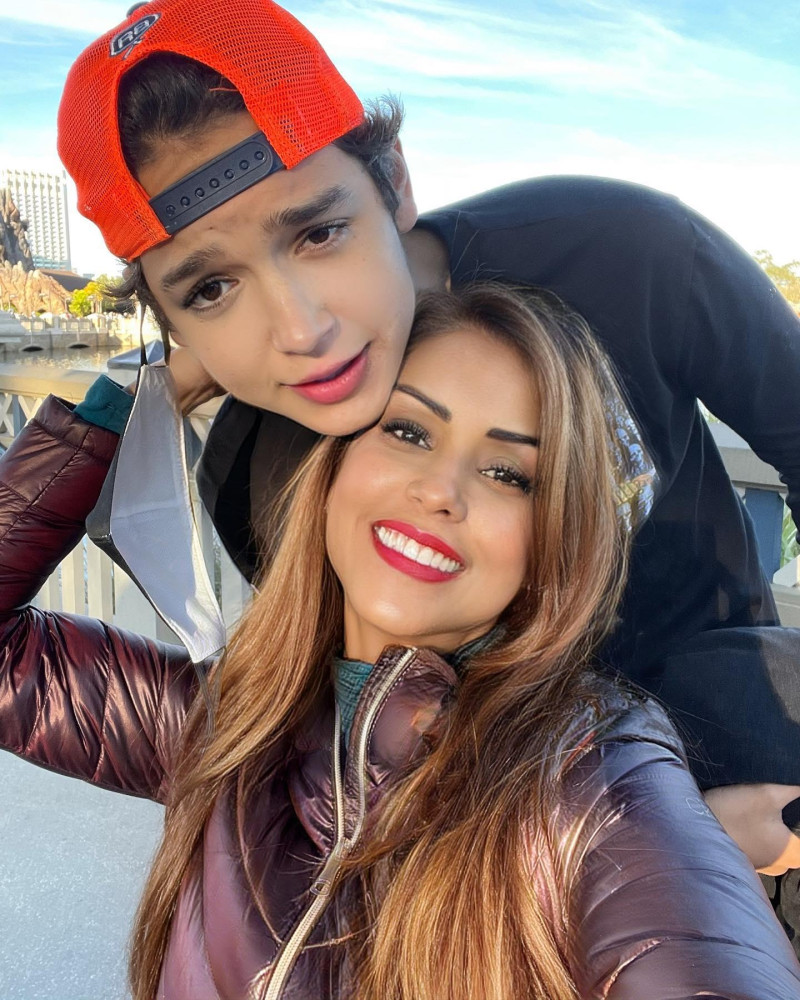 Selin&eacute;e M&eacute;ndez agradece a Dios por la recuperaci&oacute;n de su hijo tras sufrir accidente automovil&iacute;stico