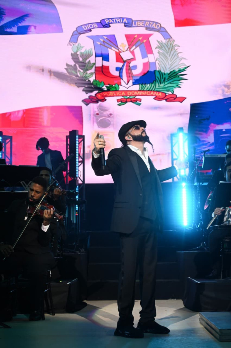 Yandel Sinfónico llenó Altos de Chavón con la sinfónica nacional