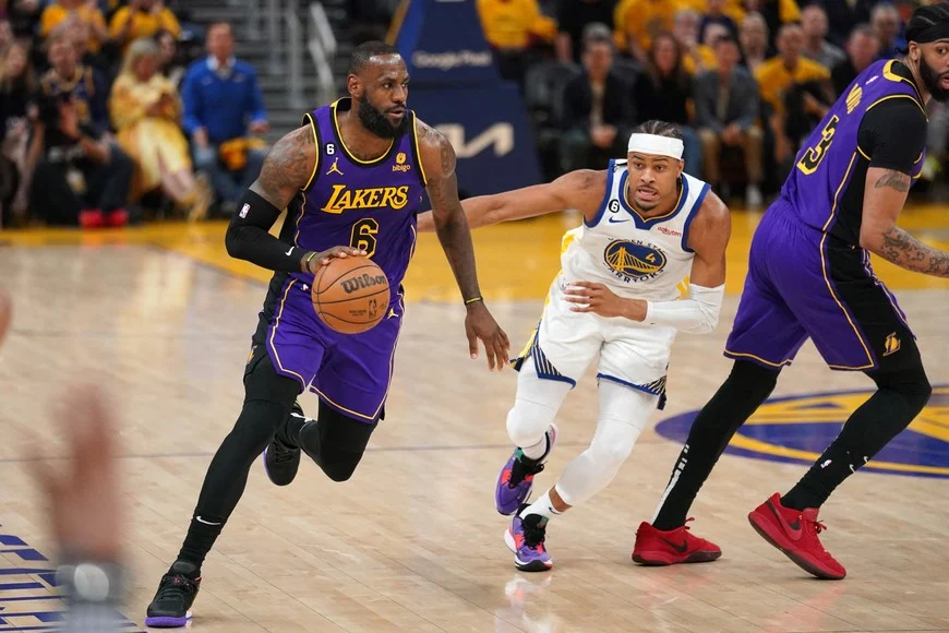 LeBron y Lakers suspenden a Warriors y van a final del Oeste